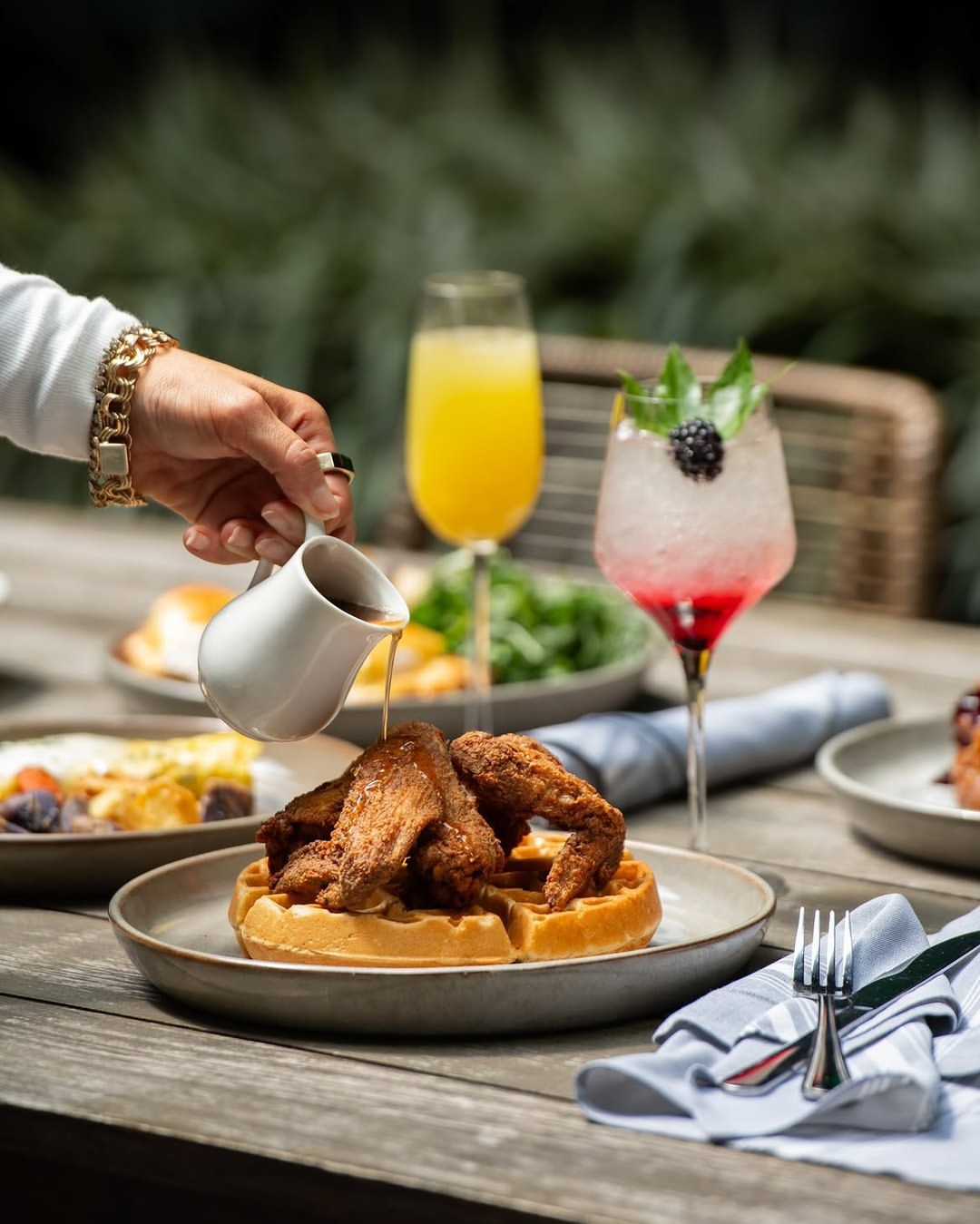 Brunch so good, you'll want to come back again and again! 😋 

@drawbaratl at The Interlock serves up delicious brunch, handcrafted cocktails and a welcoming atmosphere that's perfect for catching up with friends, celebrating or simply enjoying a slow weekend morning.