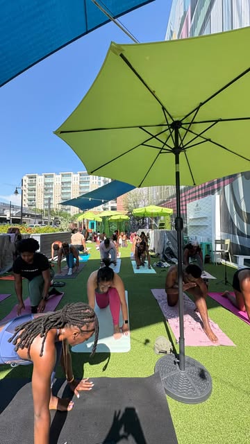 🤞🏾 fingers crossed (& toes) crossed for clear skies this Sunday! 

This is your reminder to grab a mat, a friend and maybe an umbrella ☔️ to join us for free yoga this Sunday and every Sunday until October 25!

🗓️ Sundays
🕰️ 10a
💰 Free
📍 @theinterlockatl 

#FreeYogaATL #thesunreiwellness #theinterlockatl #movethroughit #nonprofit