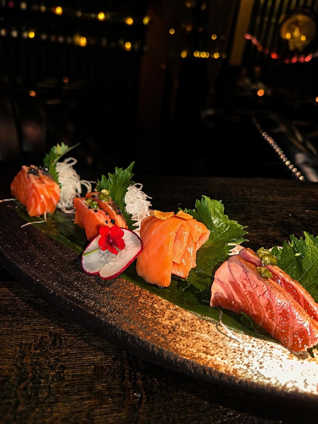 Imagine a high-end date night like this... and then imagine setting the table at your own place 🤤 Kinjo Room at The Interlock now offers takeout and to-go orders! Bring those luxury, premium flavors straight to your dining room 🥂

📸 | @kinjoroom